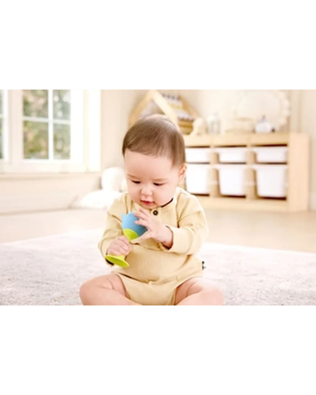 hape-flower-teether-blue