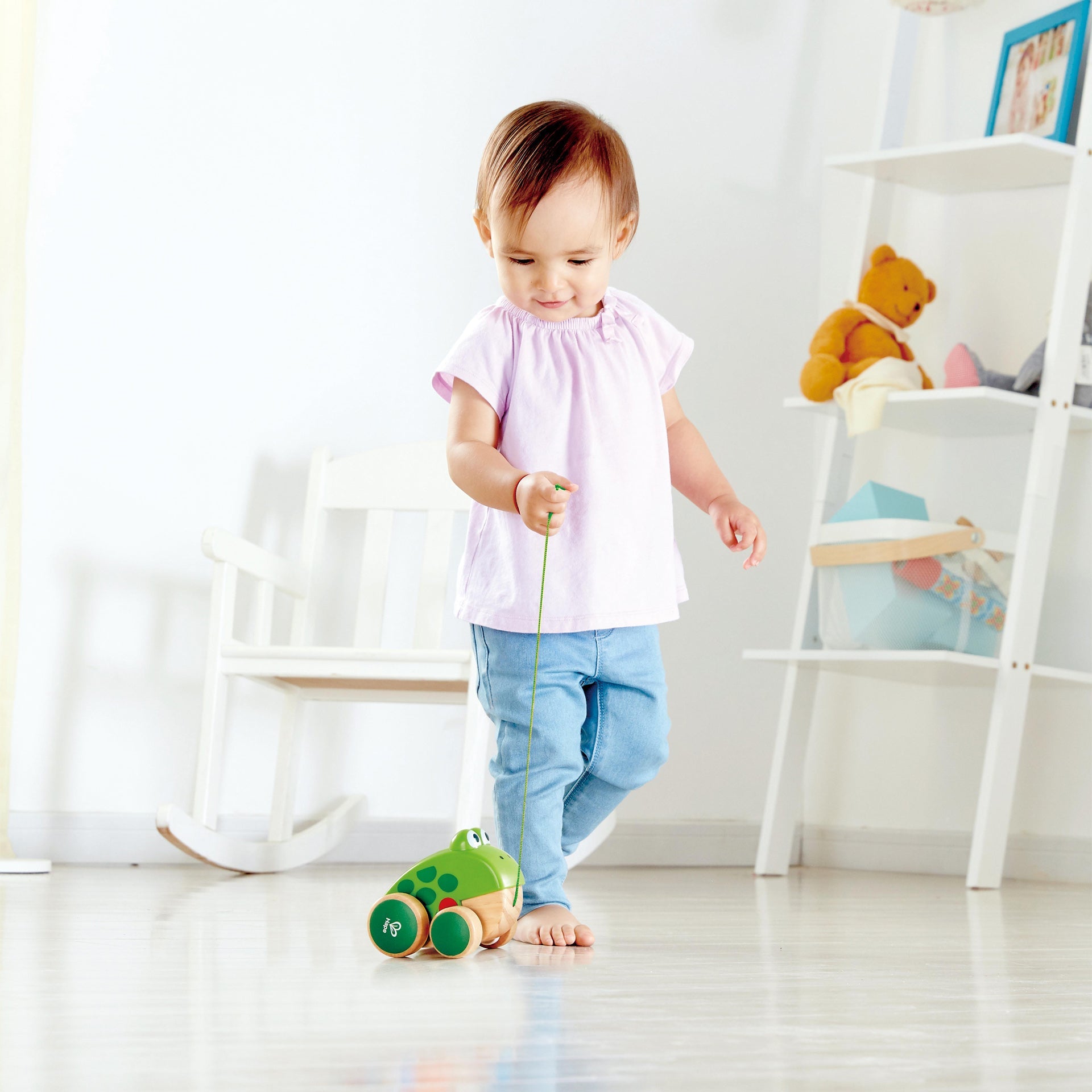 hape-frog-pull-along