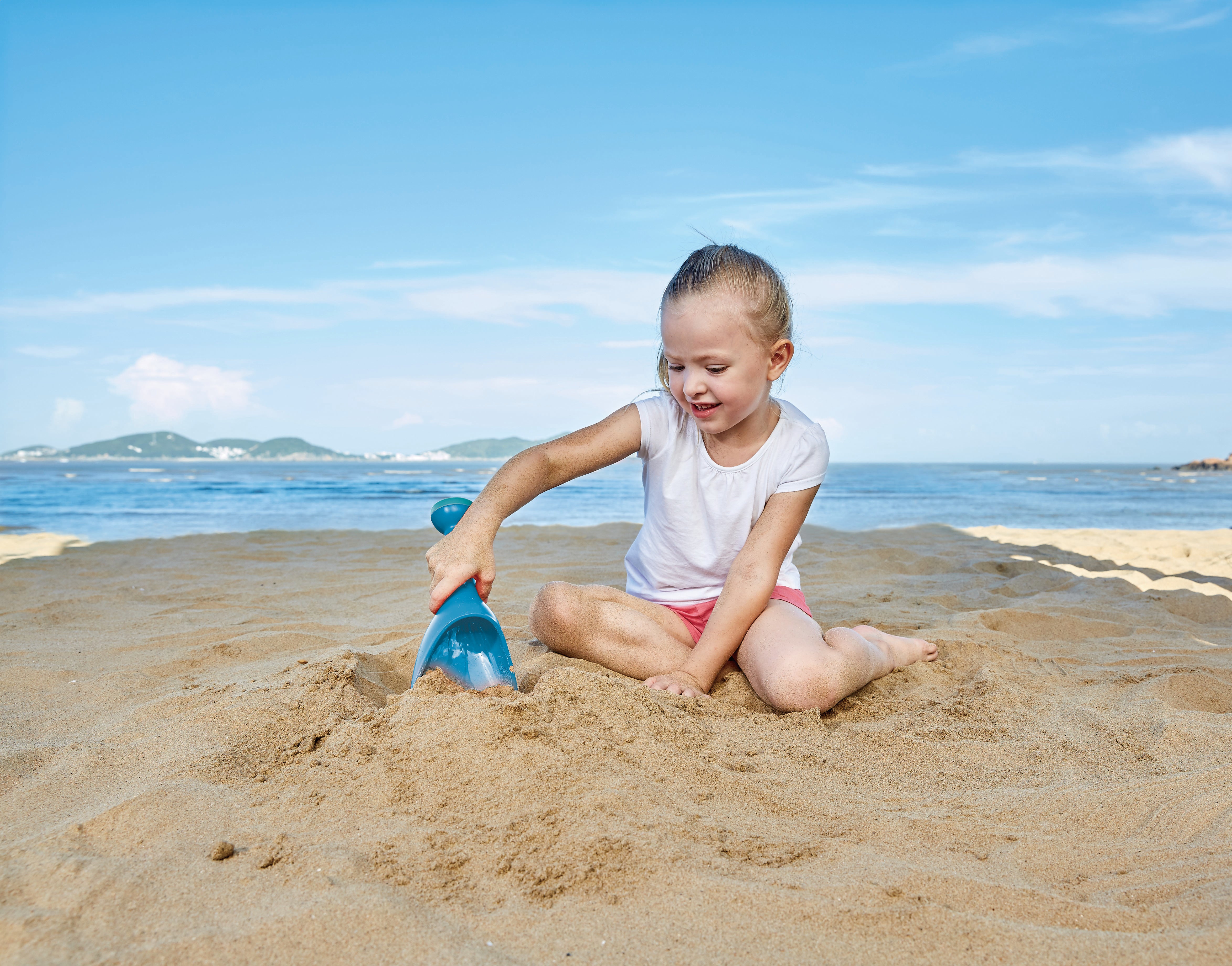 hape-sand-shovel-blue-55cm