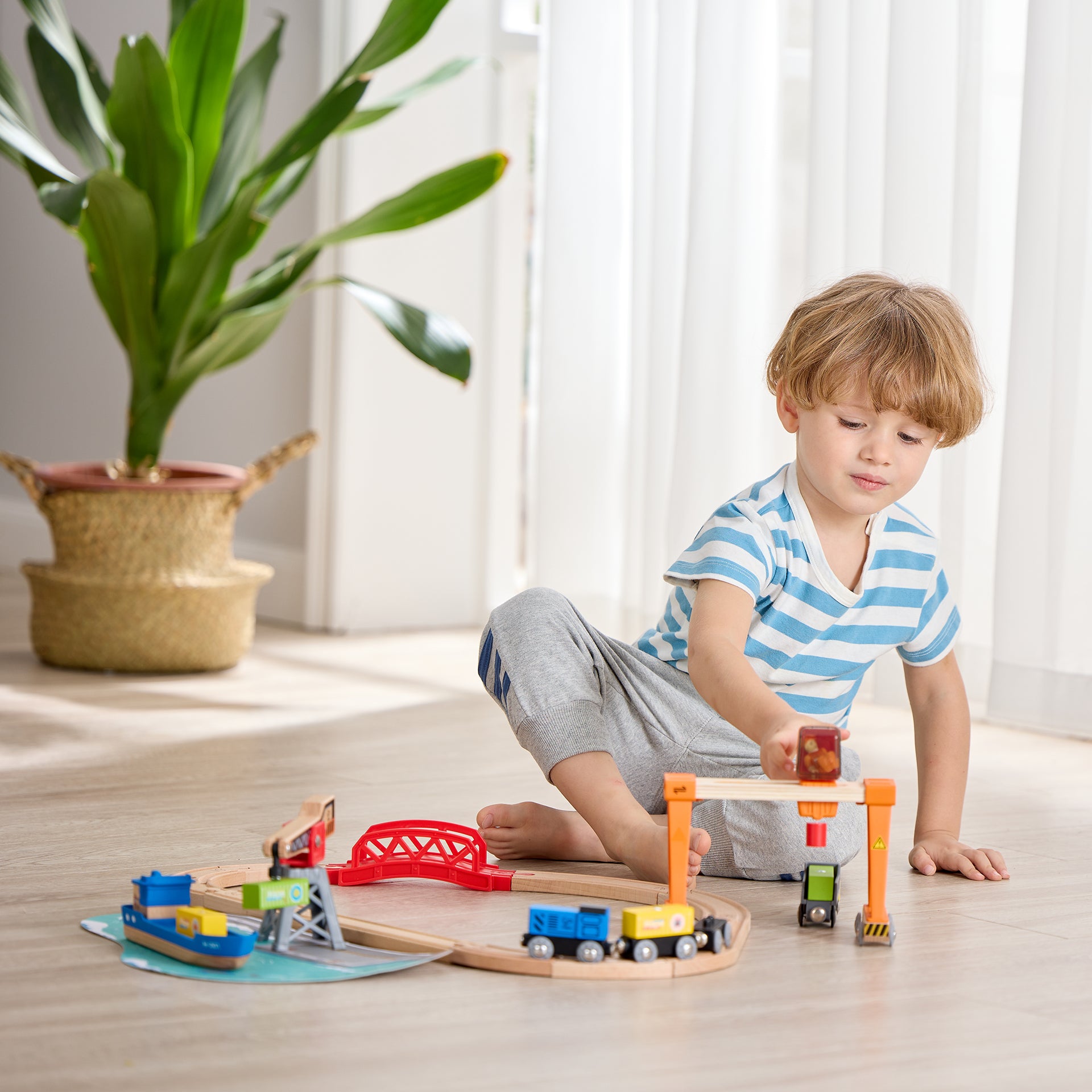 hape-lift-and-load-harbour-set