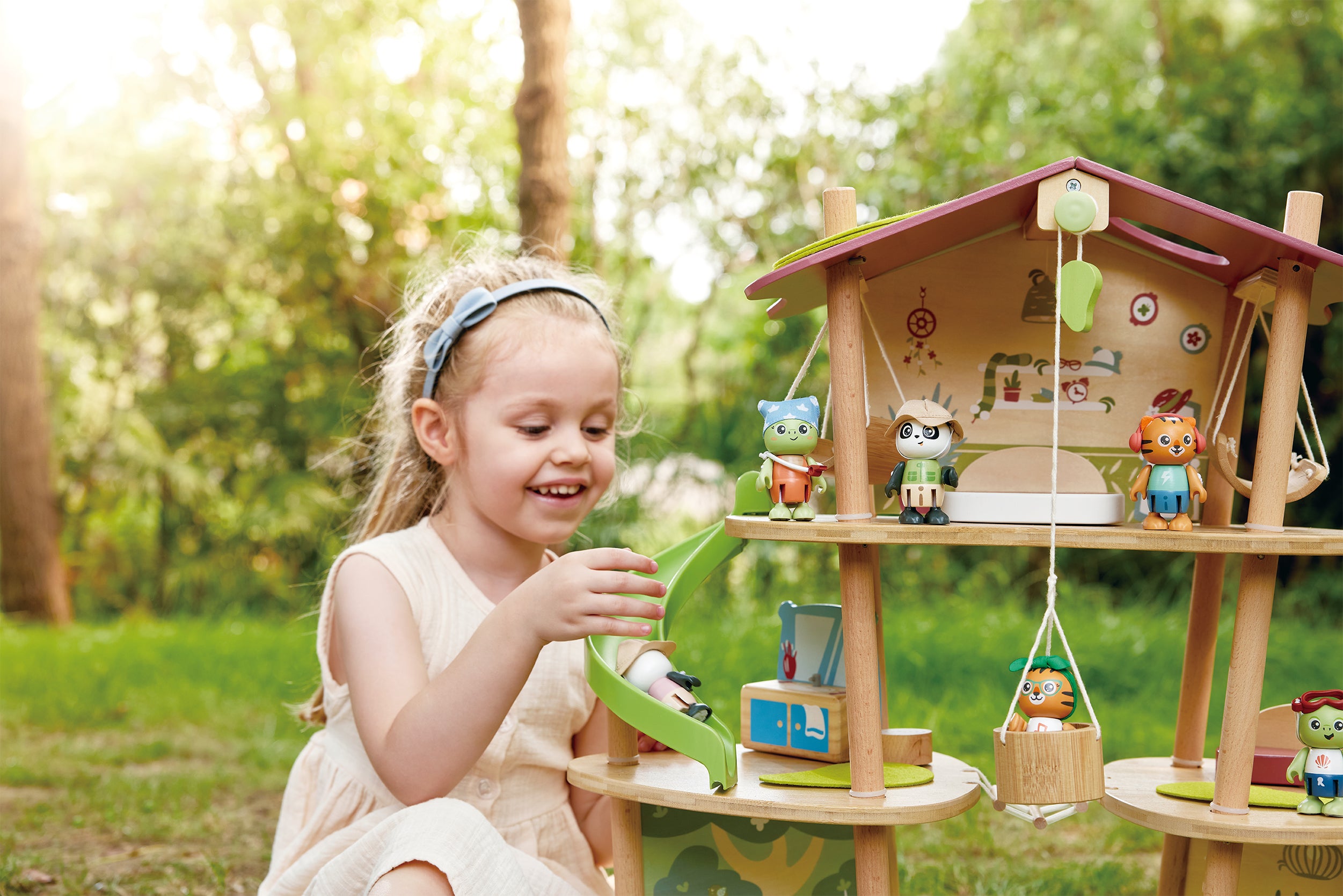 hape-green-planet-pandas-bamboo-house
