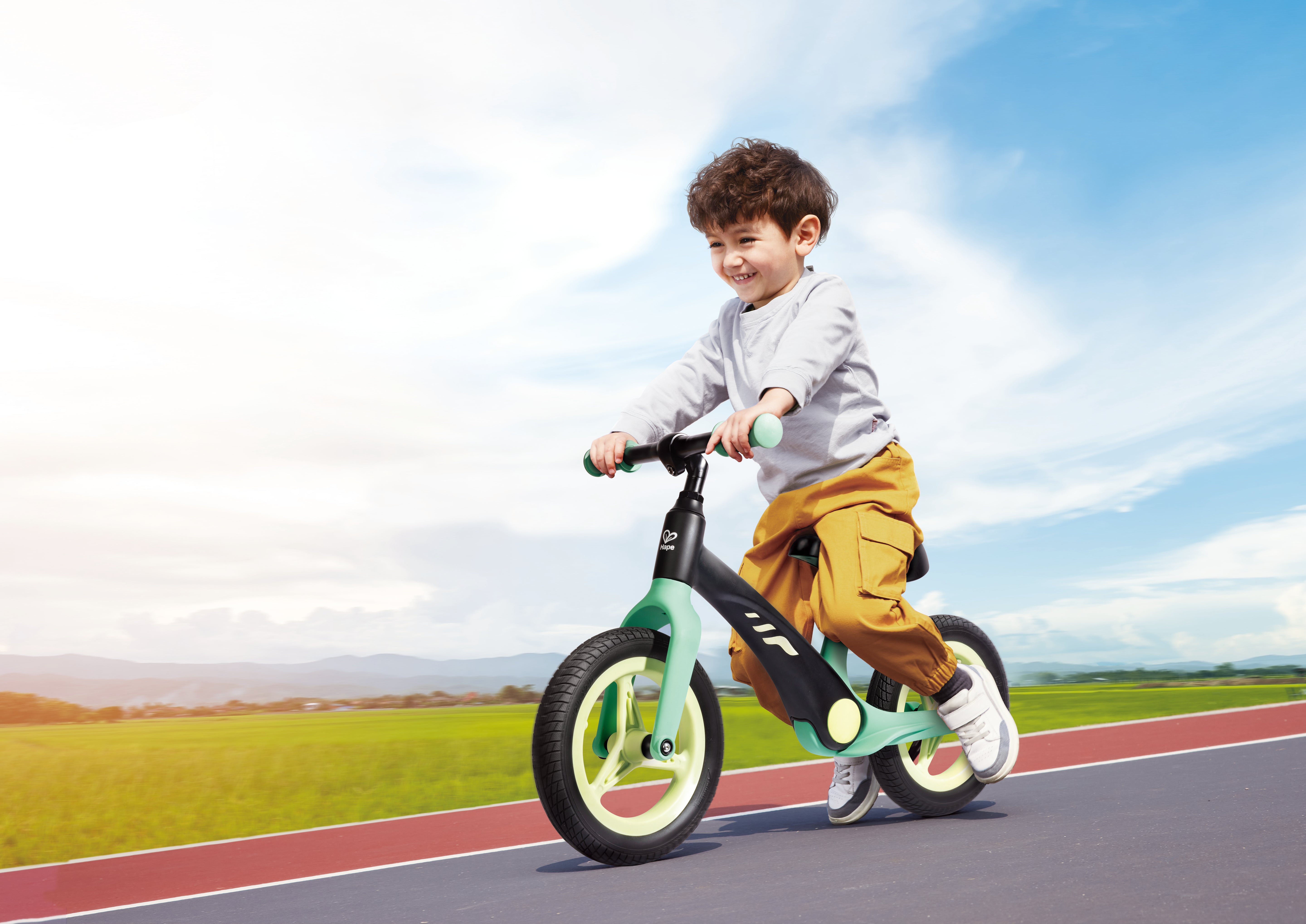hape-shock-absorbing-balance-bike-green-and-black
