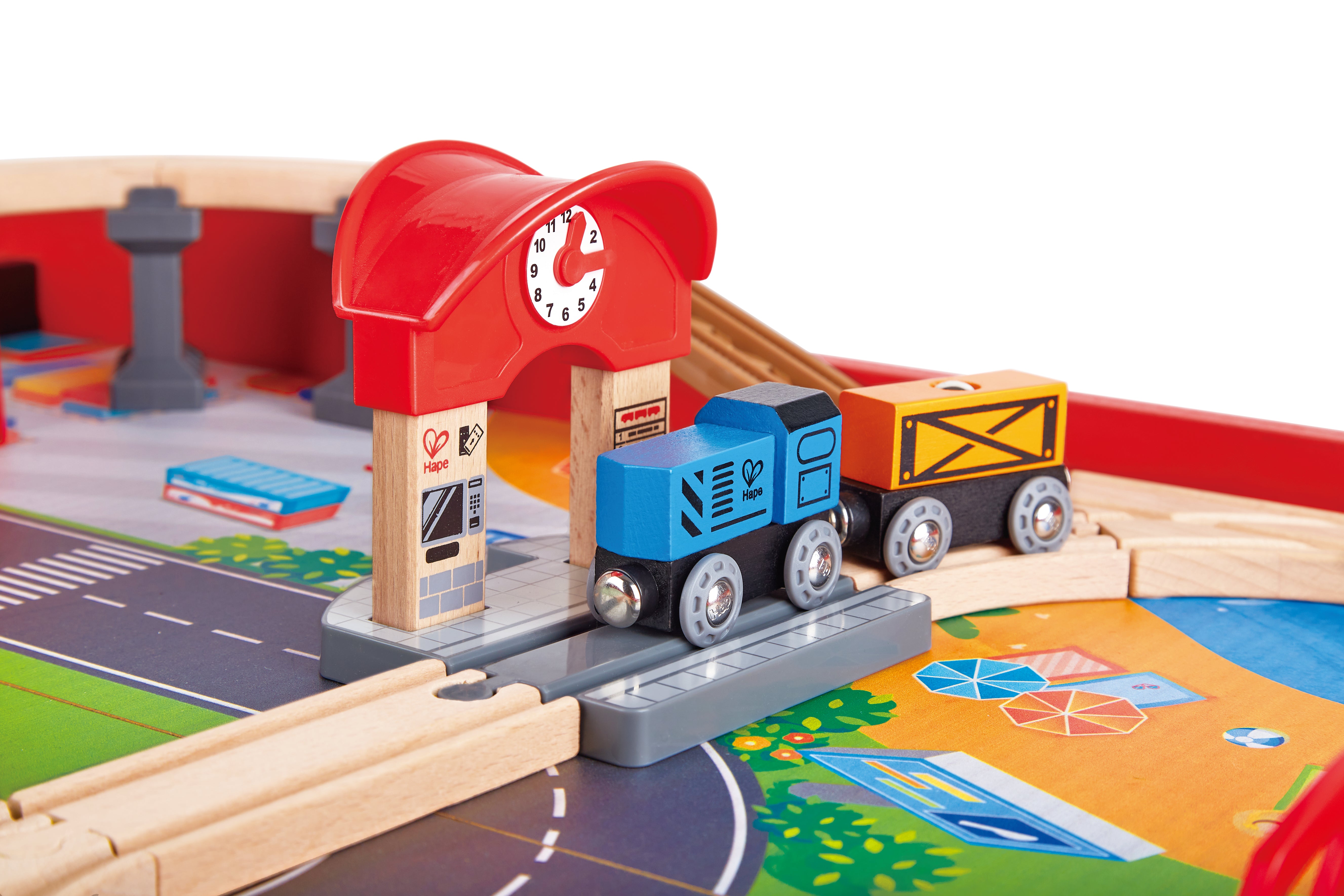 hape-ride-on-and-foldable-engine-table