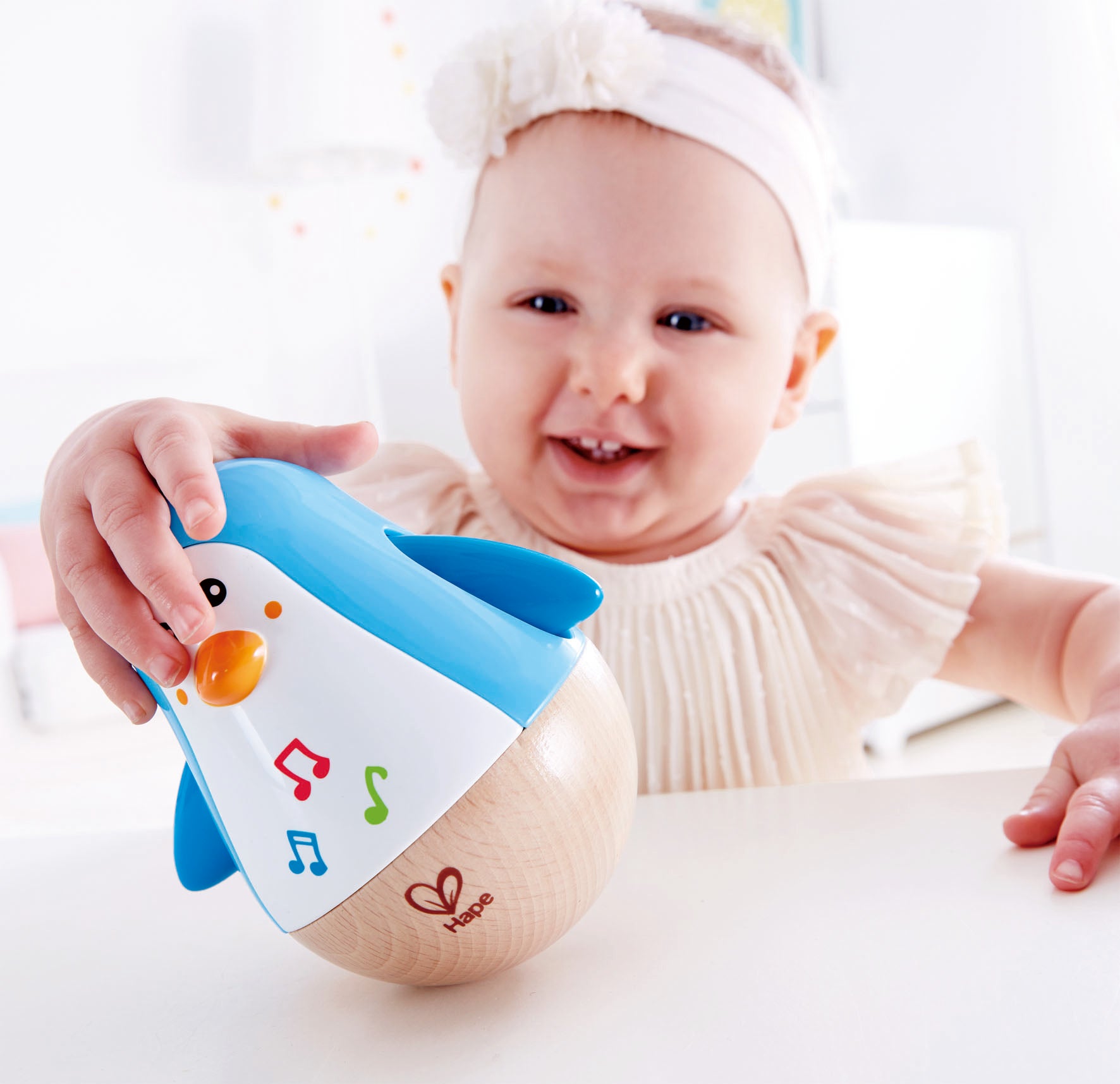 hape-penguin-musical-wobbler