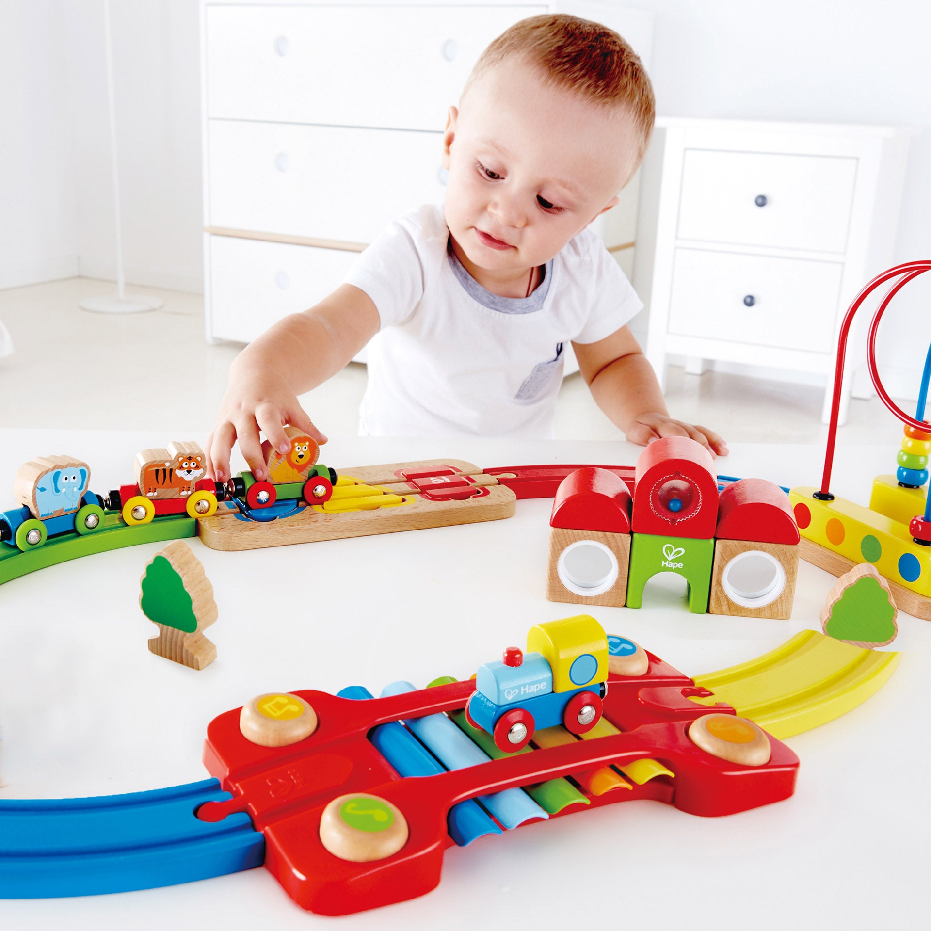 hape-rainbow-puzzle-railway