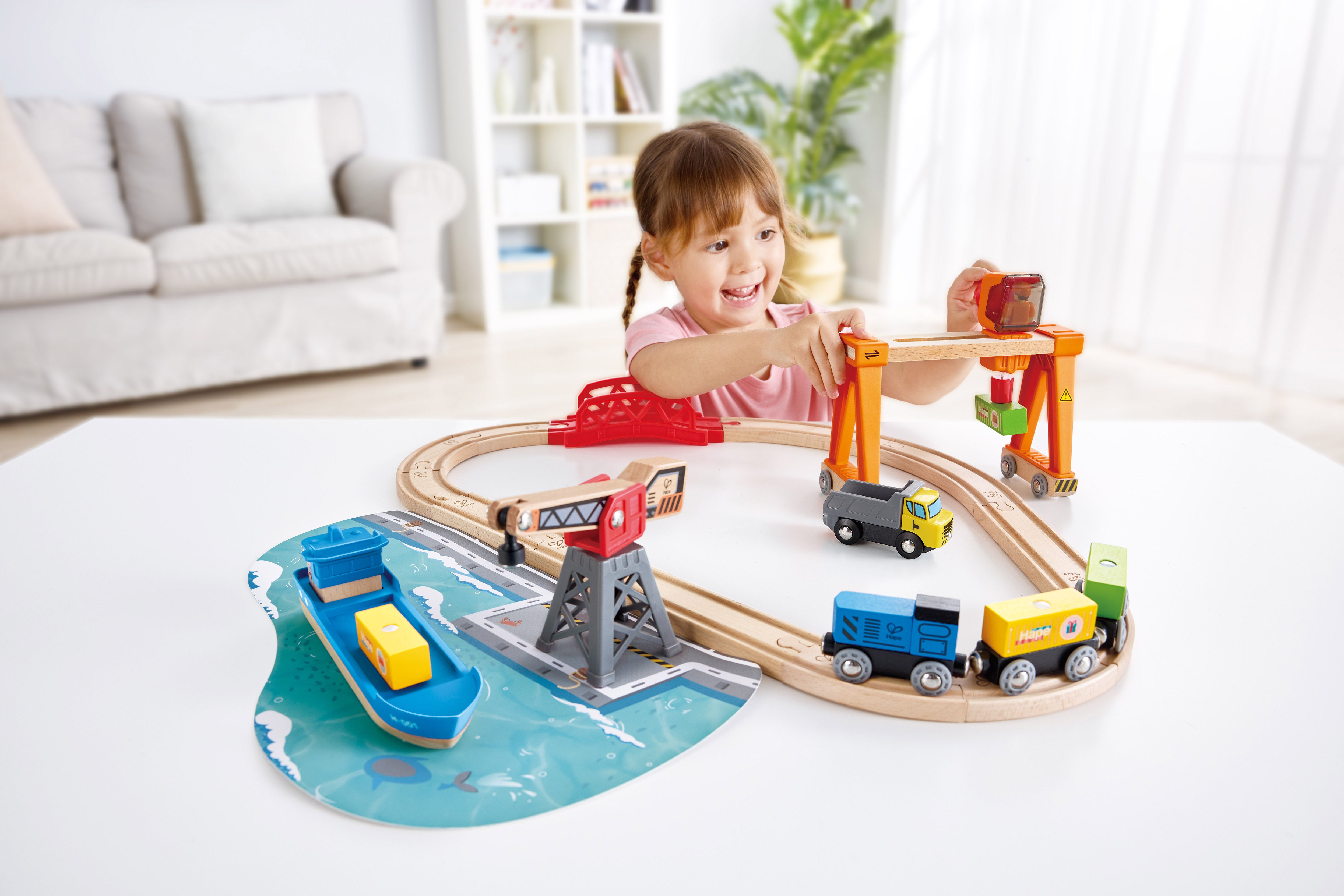 hape-lift-and-load-harbour-set