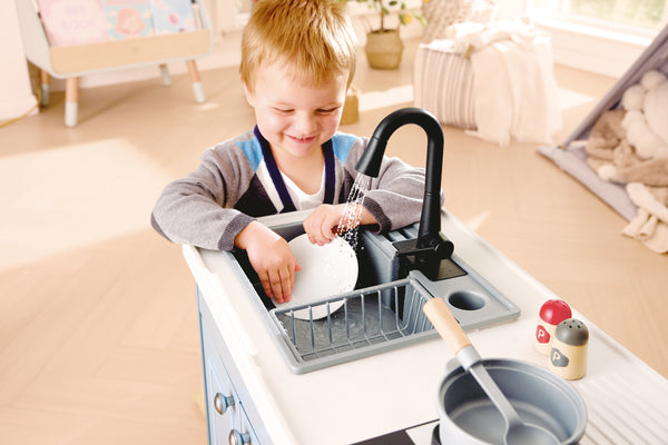 Hape Deluxe Kitchen with Running Water Toy Kitchens
