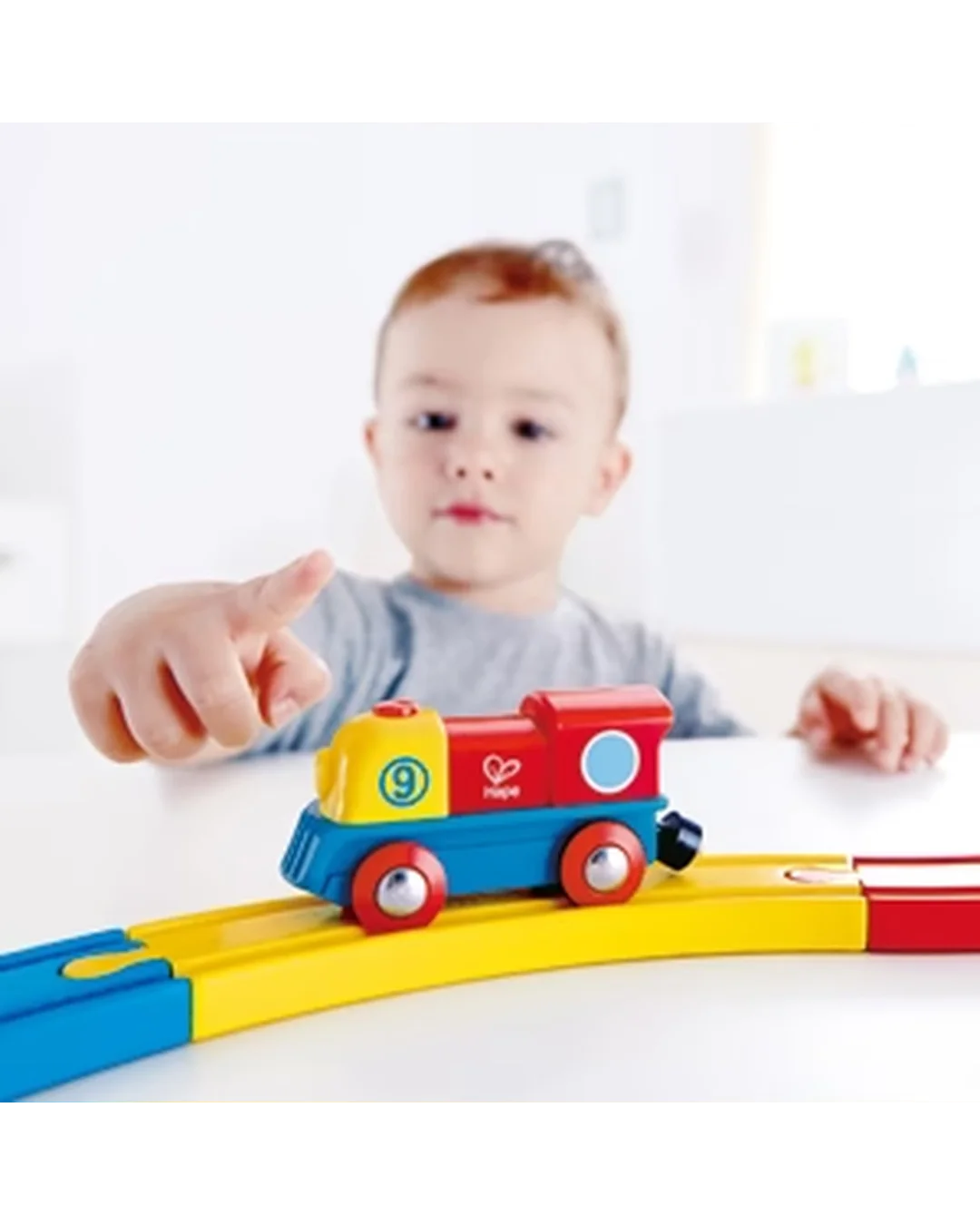 hape-brave-little-engine