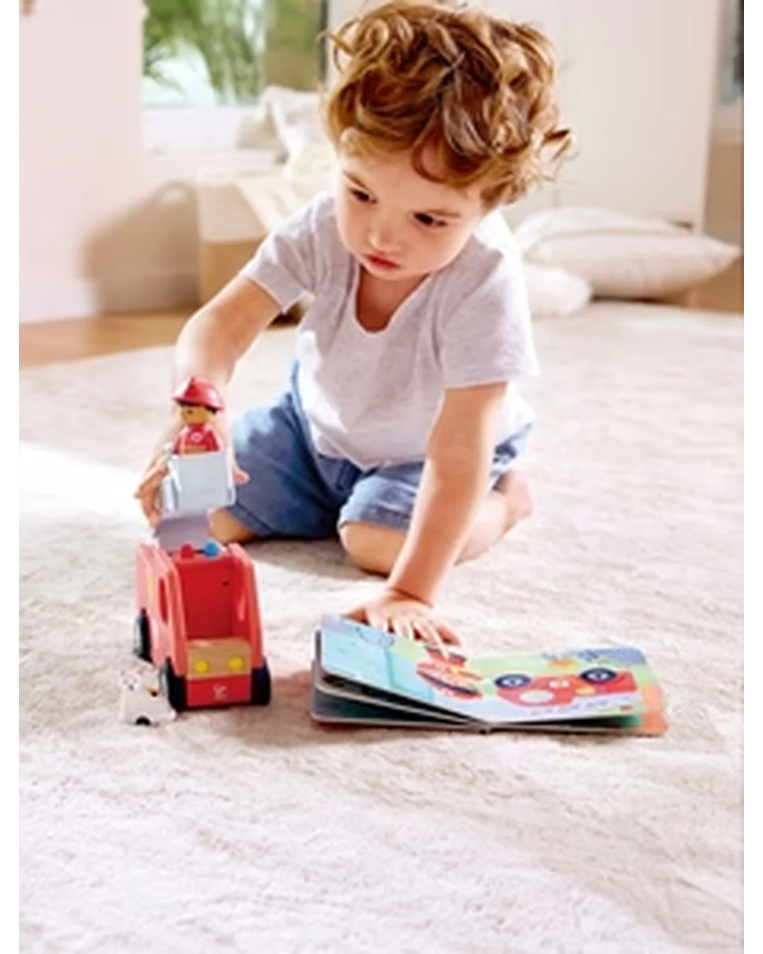 hape-land-the-roaring-fire-truck