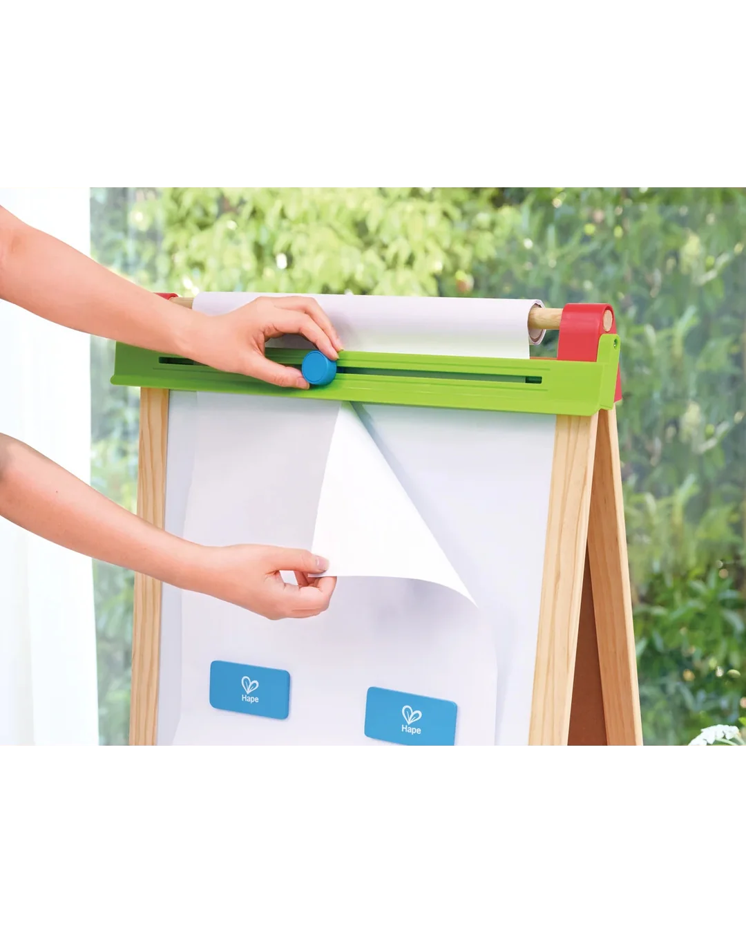 hape-little-artists-easel