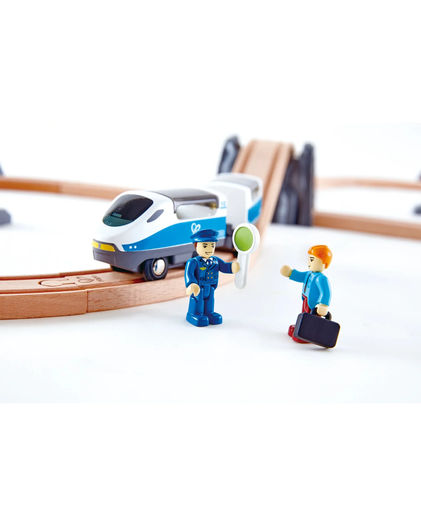 hape-passenger-train-figure-of-8-safety-set