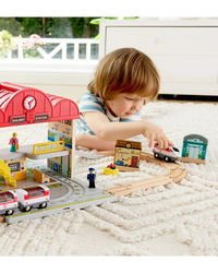 hape-portable-train-station-set