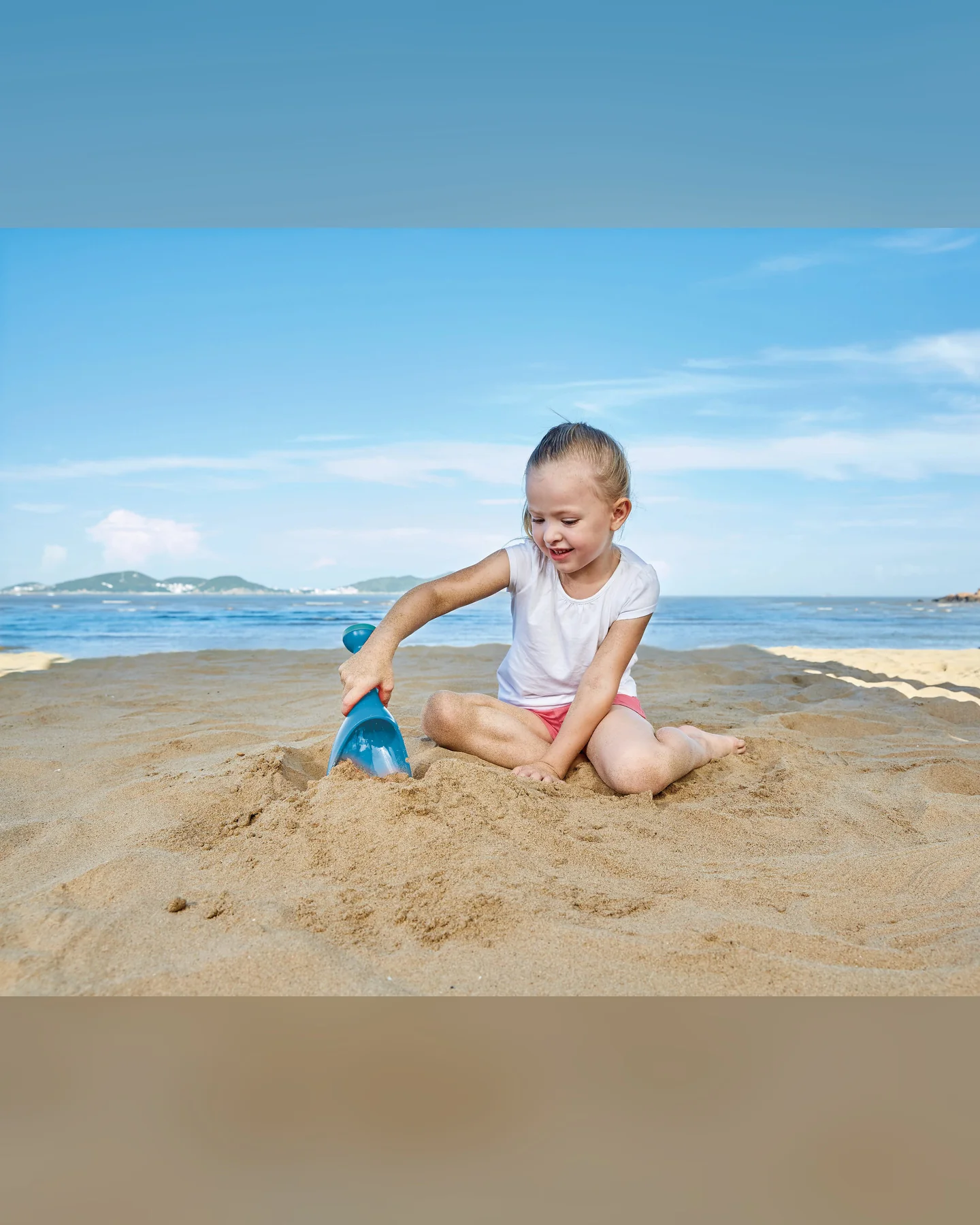 hape-sand-shovel-blue-55cm