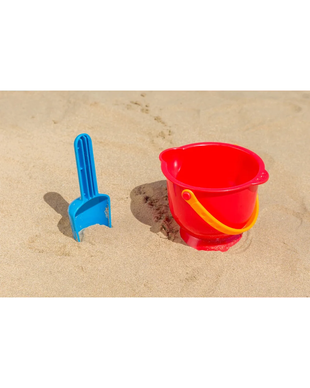 hape-scoop-and-pail
