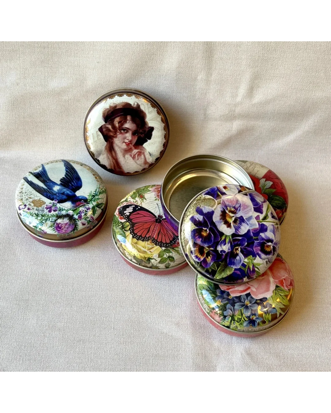 Small Round Tin - Nostalgia Tins