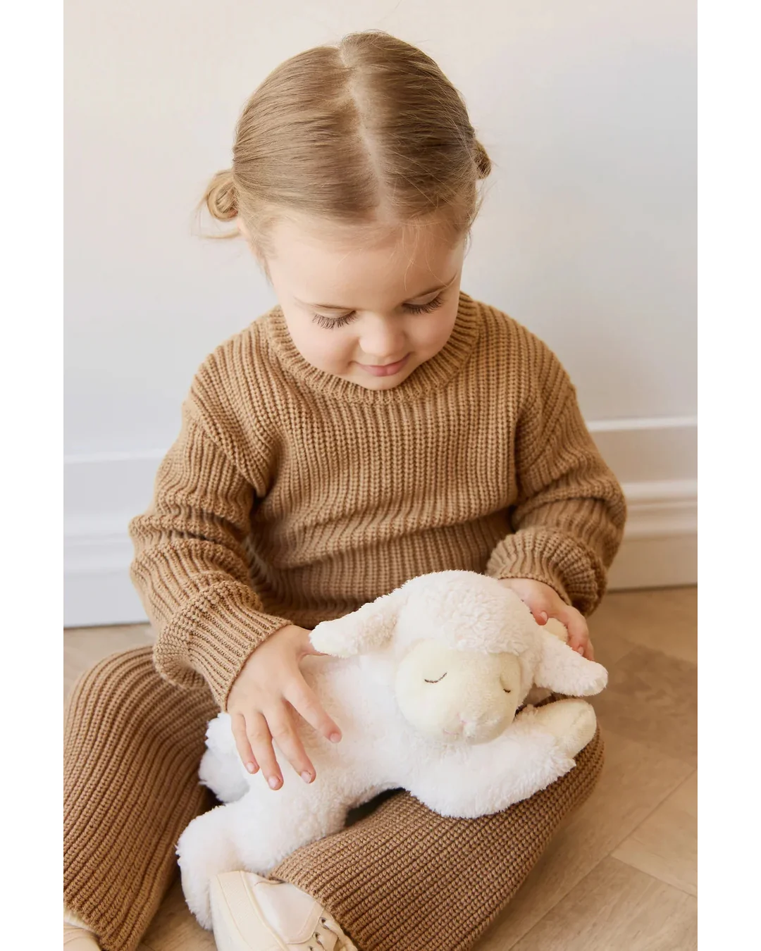 Snuggle Bunnies Lambie the Lamb Soft Toy – 28 cm Lamb soft toy