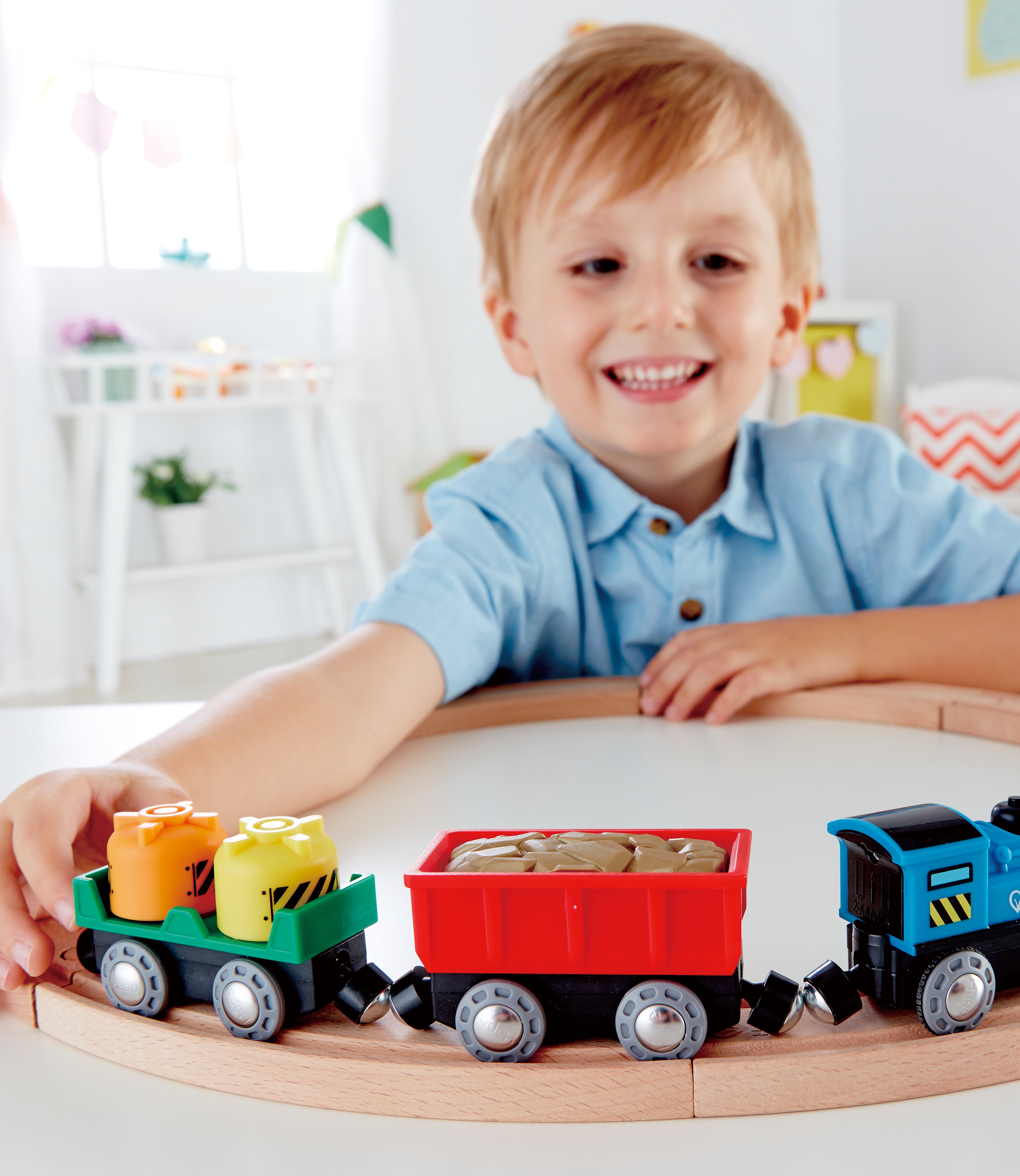 hape-battery-powered-rolling-stock-set