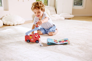 hape-land-the-roaring-fire-truck