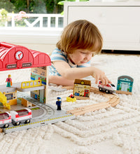 hape-portable-train-station-set