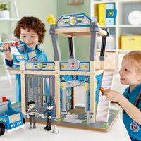 hape-metro-police-dept-playset