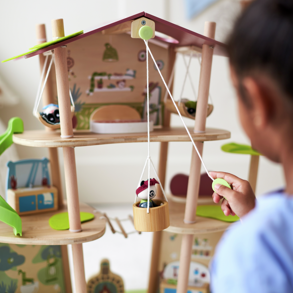 hape-green-planet-pandas-bamboo-house