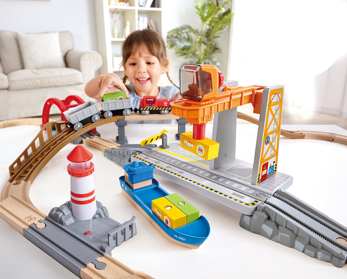 hape-sea-and-rail-cargo-transportation-set