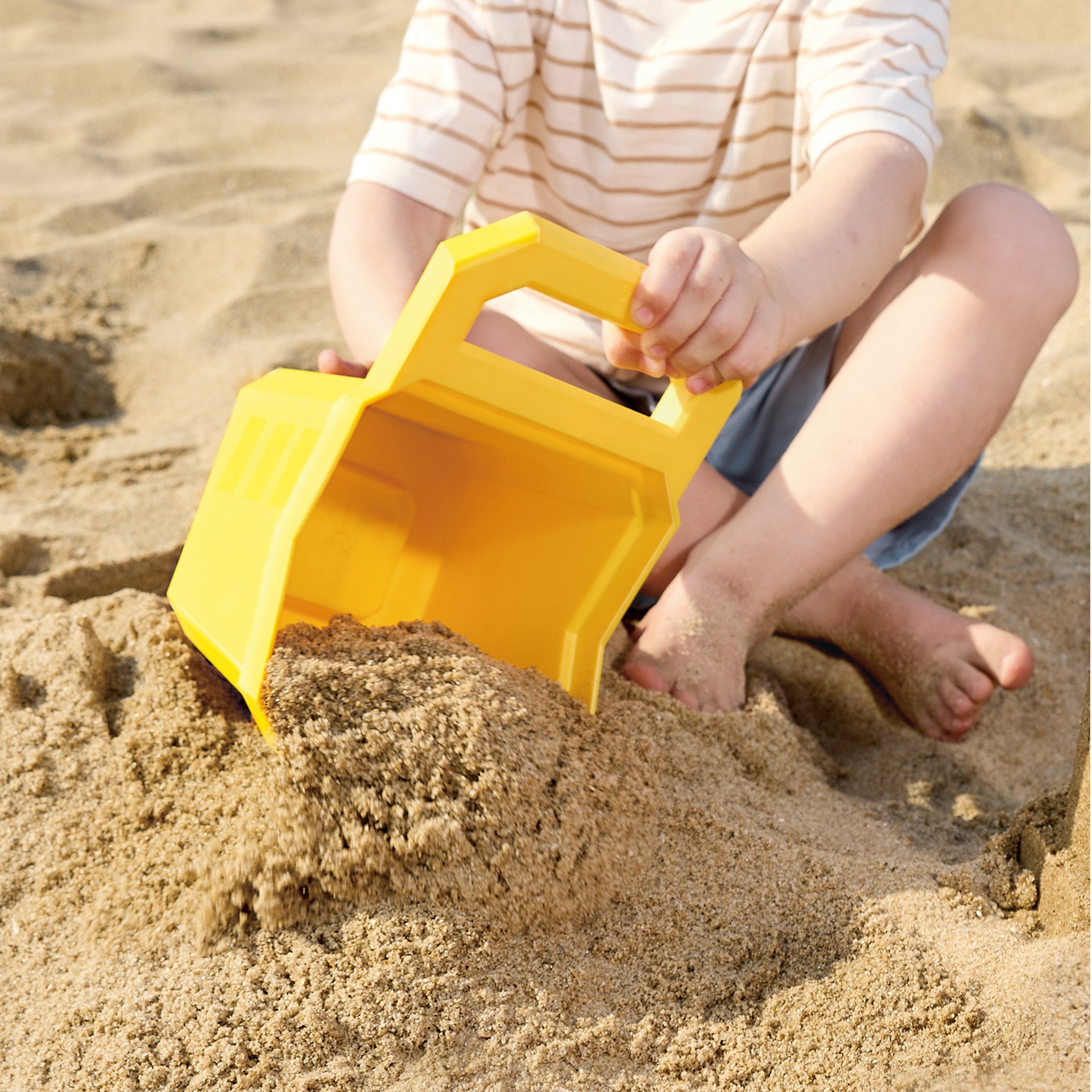 hape-construction-sand-tooling-set