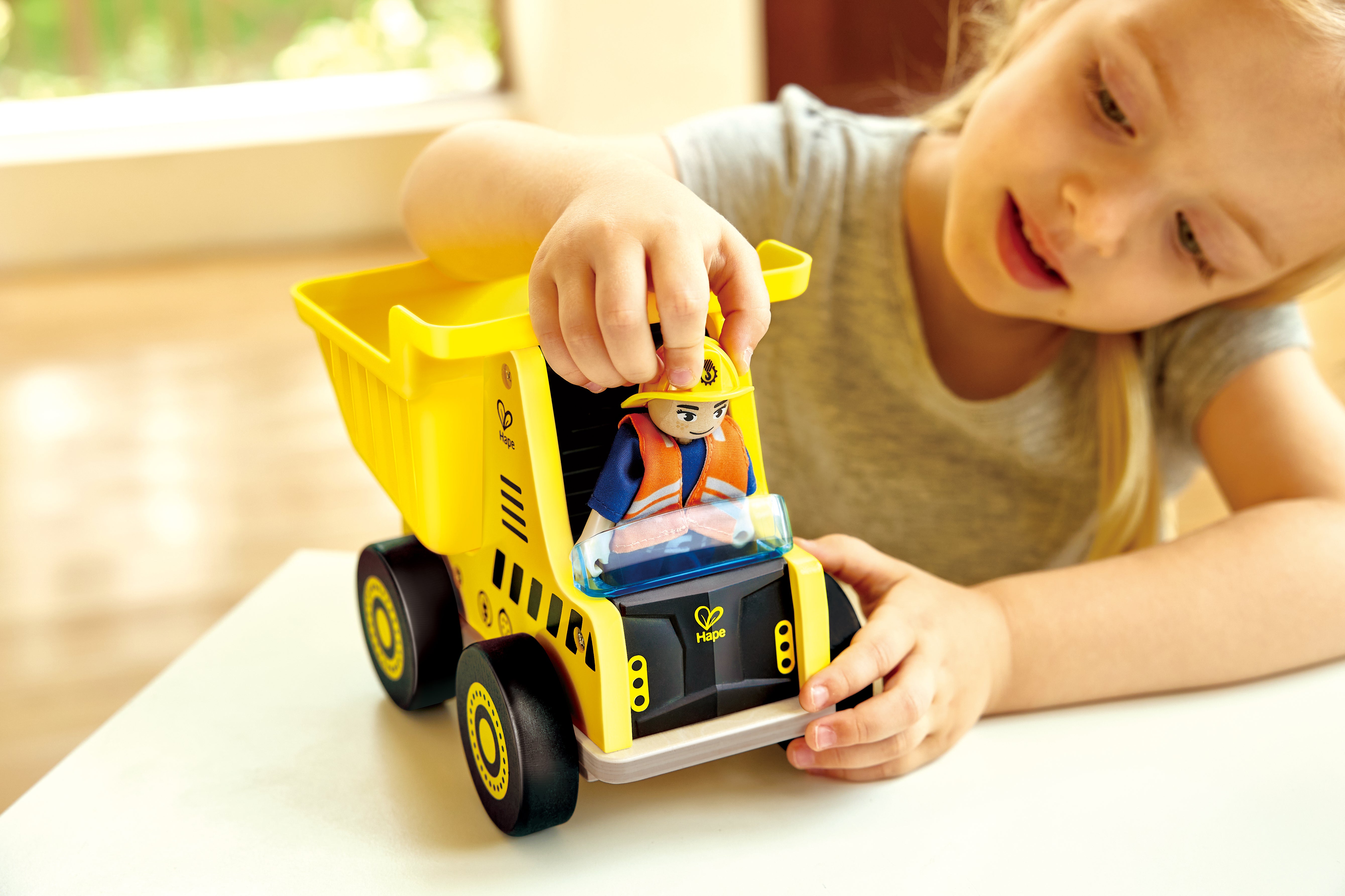 hape-hauler-dump-truck