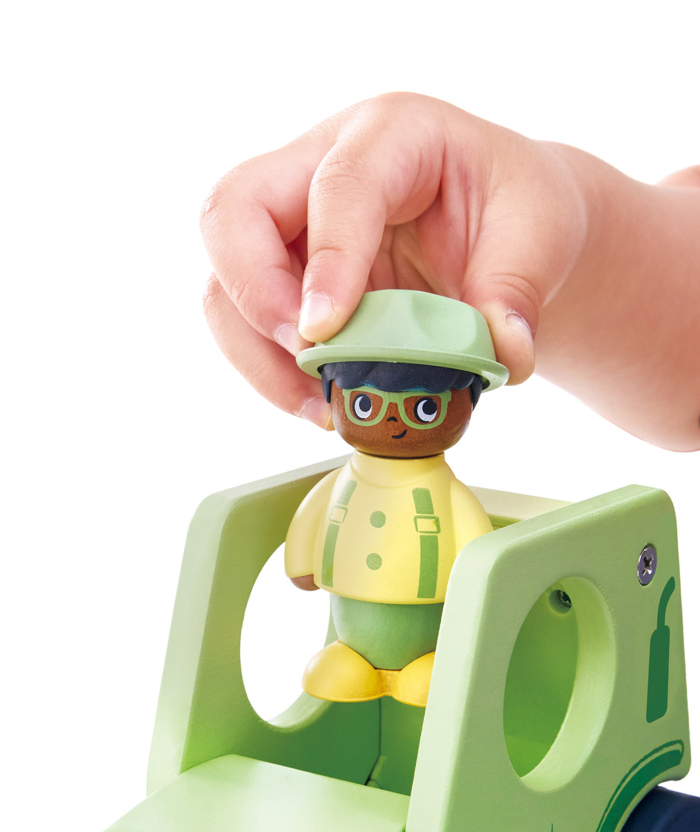 hape-land-the-rumbling-tractor