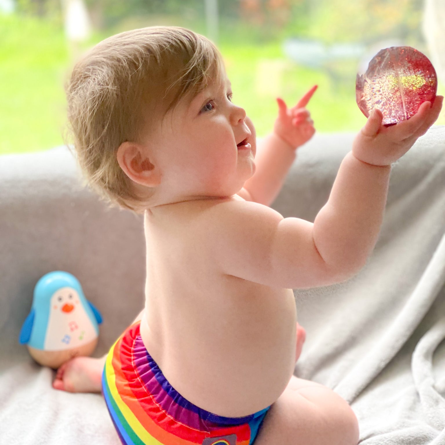 hape-penguin-musical-wobbler