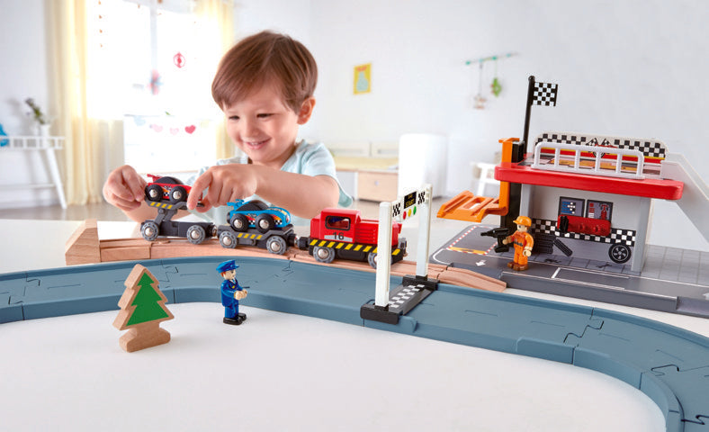 hape-race-car-transporter