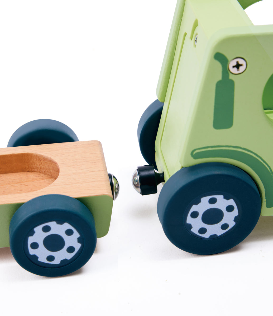 hape-land-the-rumbling-tractor