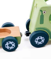 hape-land-the-rumbling-tractor