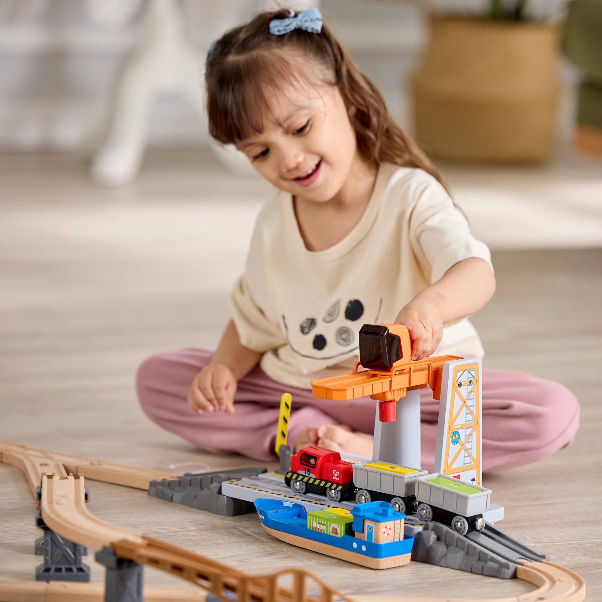 hape-sea-and-rail-cargo-transportation-set