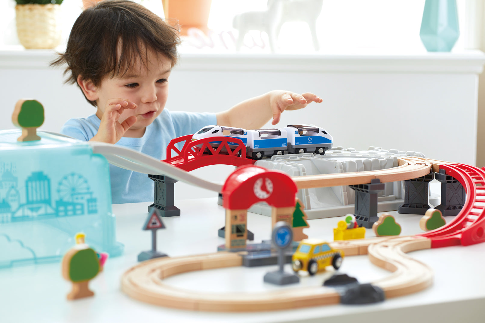 hape-city-train-bucket-set