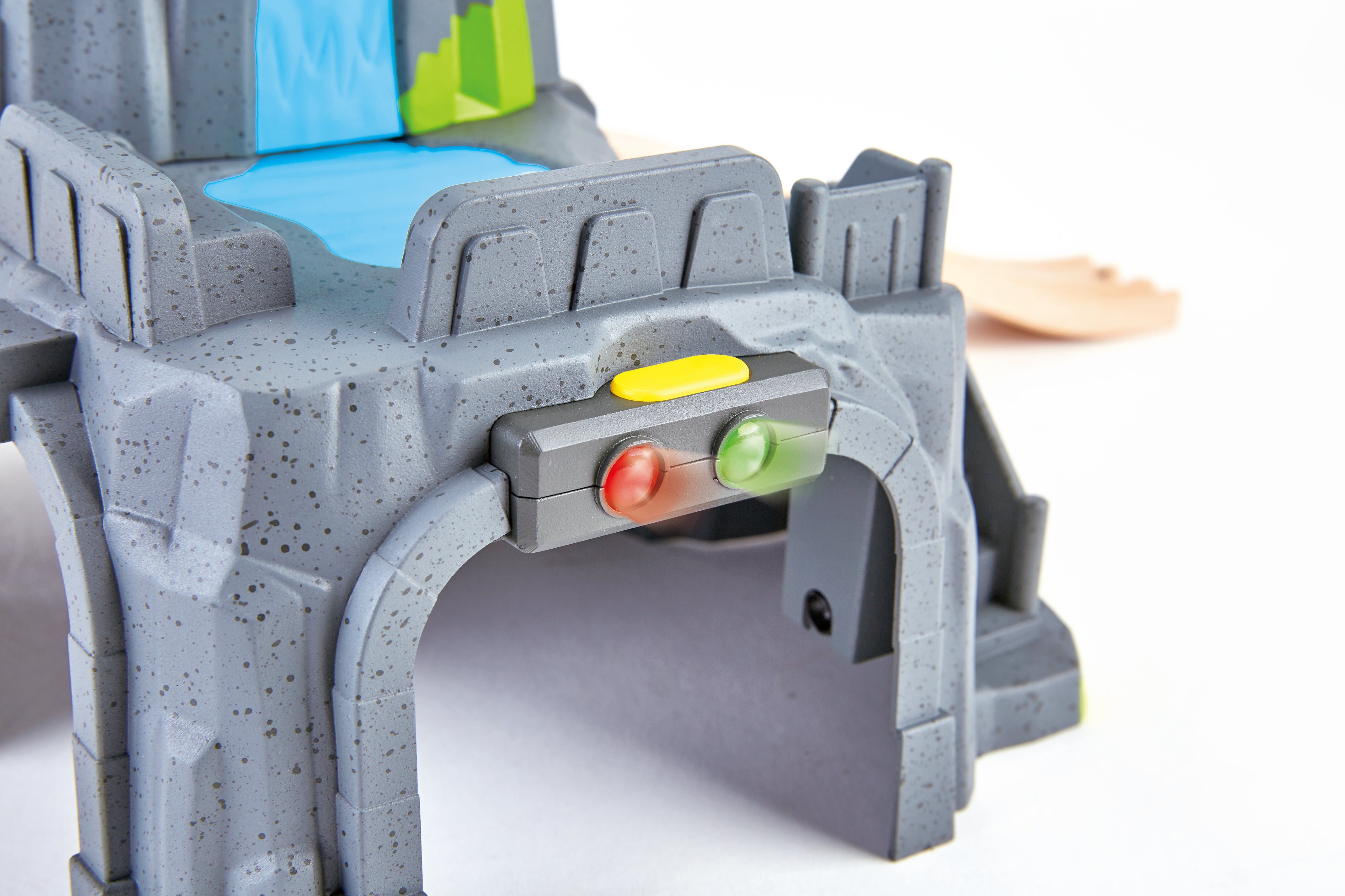 hape-light-and-sound-mountain-tunnel-set