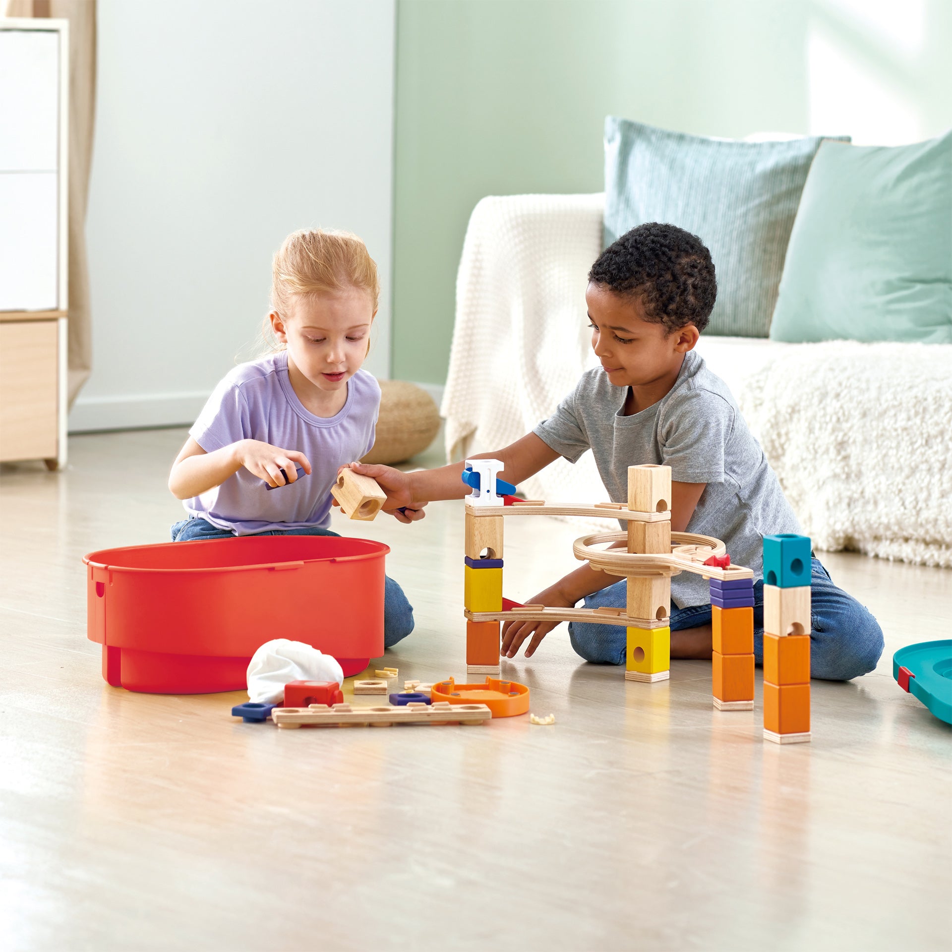 hape-quadrilla-stack-track-bucket-set