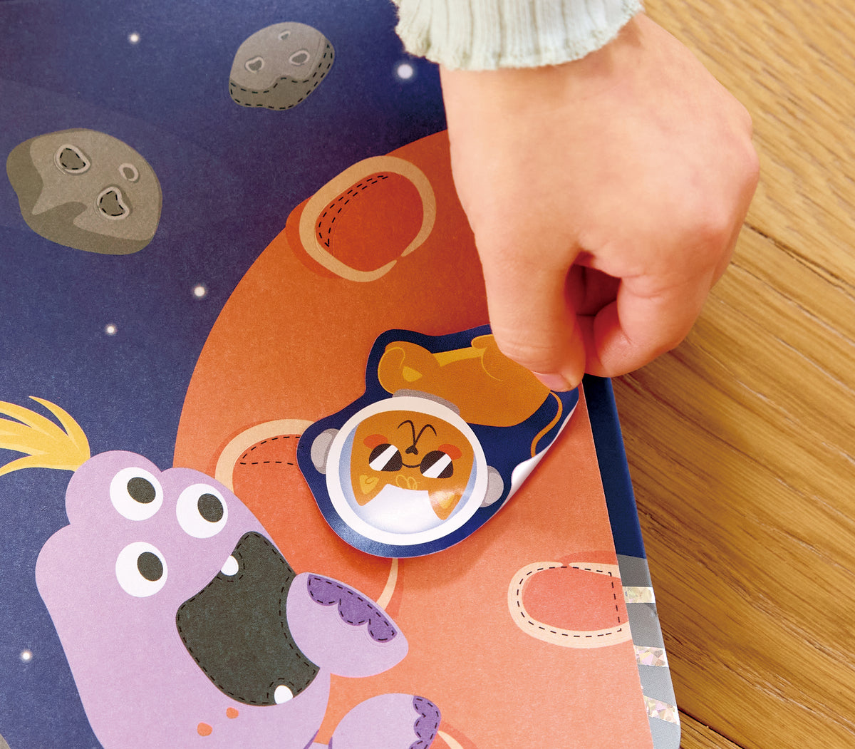 hape-foil-art-travel-kit-space