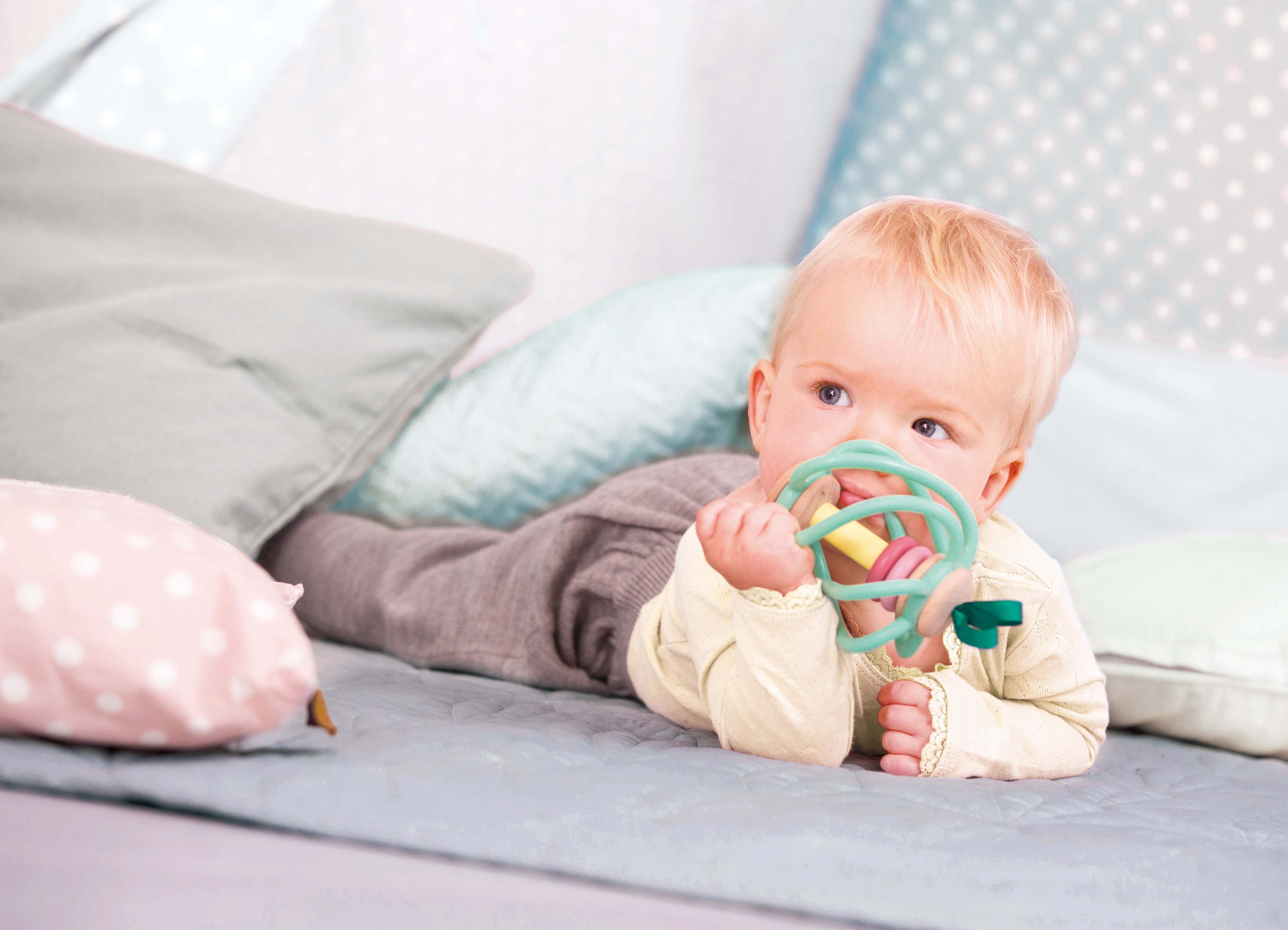 hape-apple-grab-toy