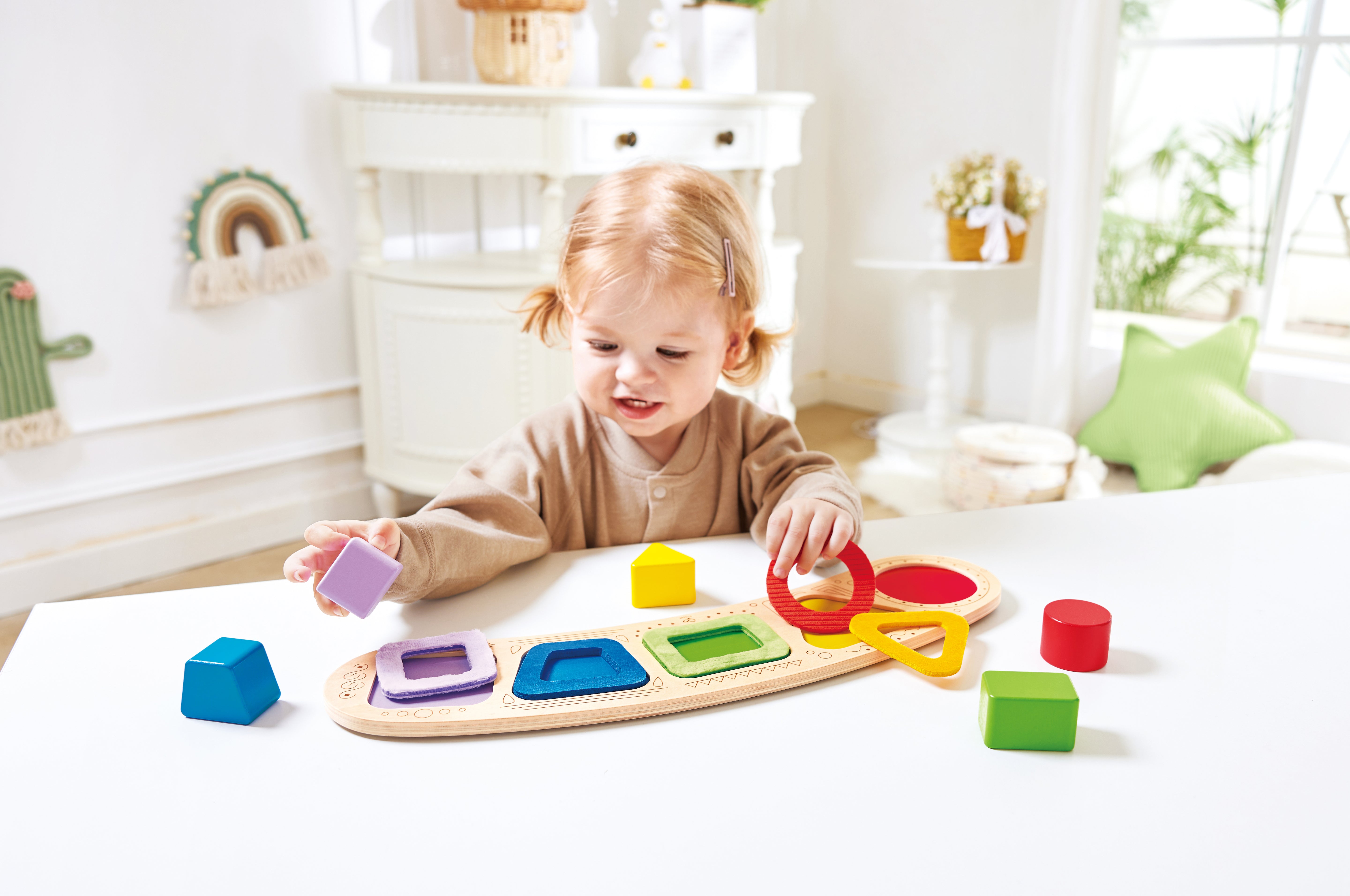 hape-colour-and-shape-shorting-puzzle