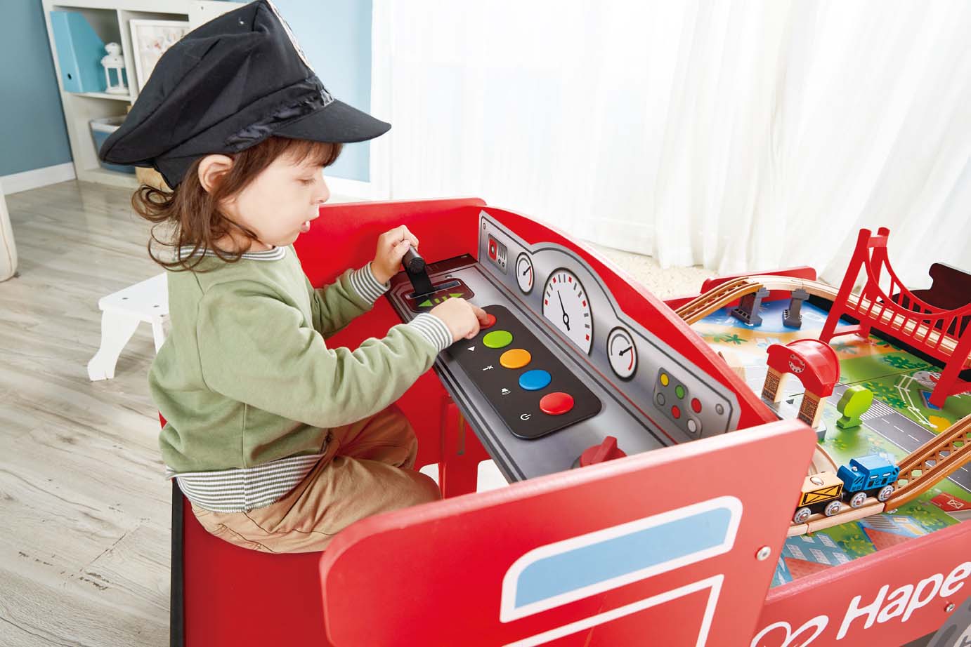 hape-ride-on-and-foldable-engine-table
