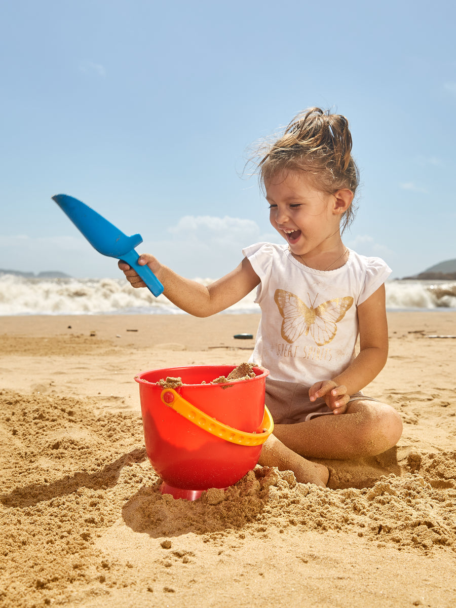 hape-scoop-and-pail