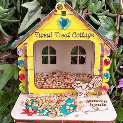 Craft Your Own Bird Feeder Kit: Tweet Treat Cottage - The Make Company